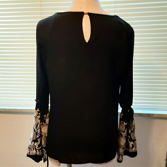 Maurice's Bell Sleeve Floral Detail Border Blouse - Picture 7 of 10